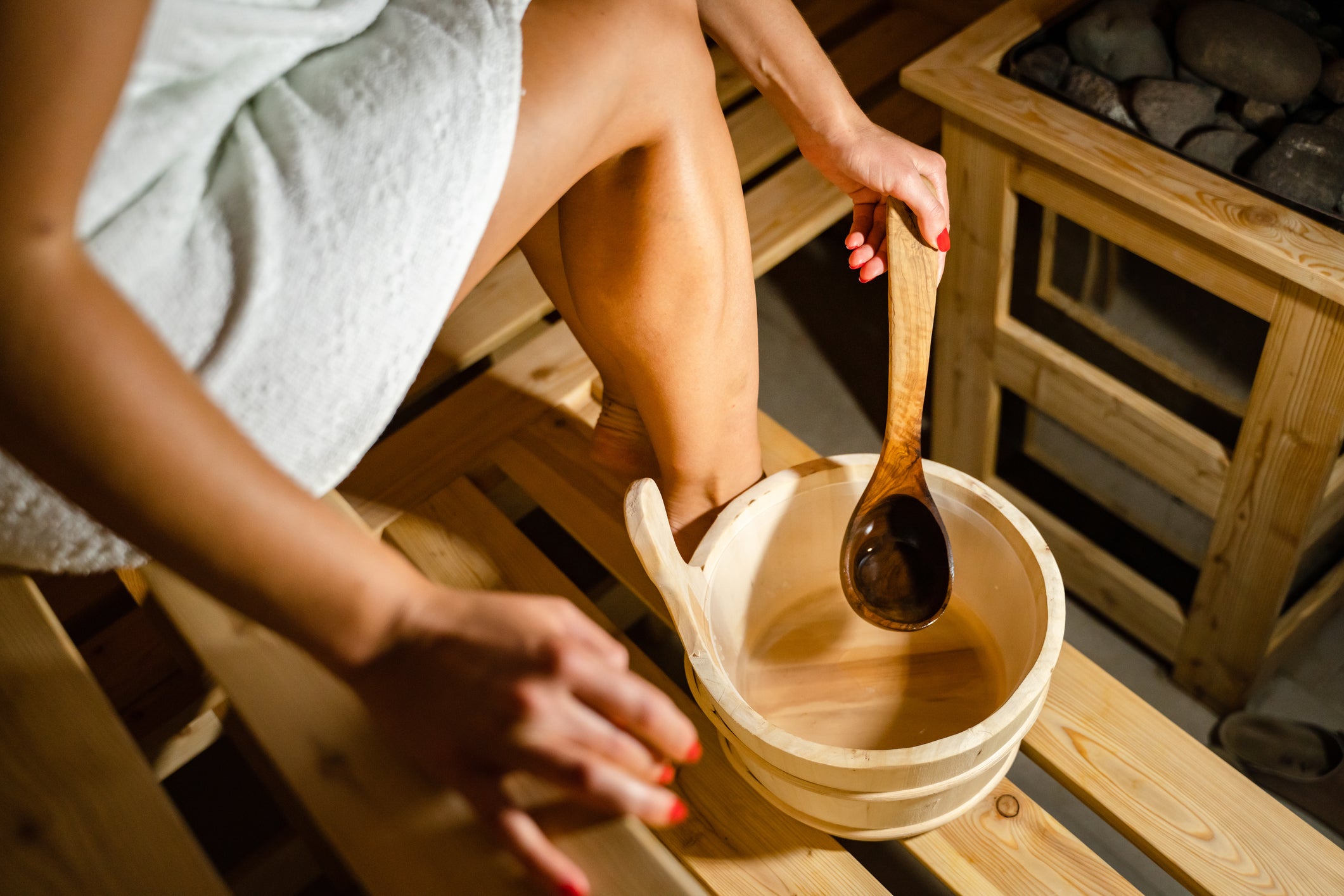 Die besten Sauna-Aufgüsse für ein intensives Erlebnis: Ein Leitfaden für die Sinne Nordholz Saunazubehör