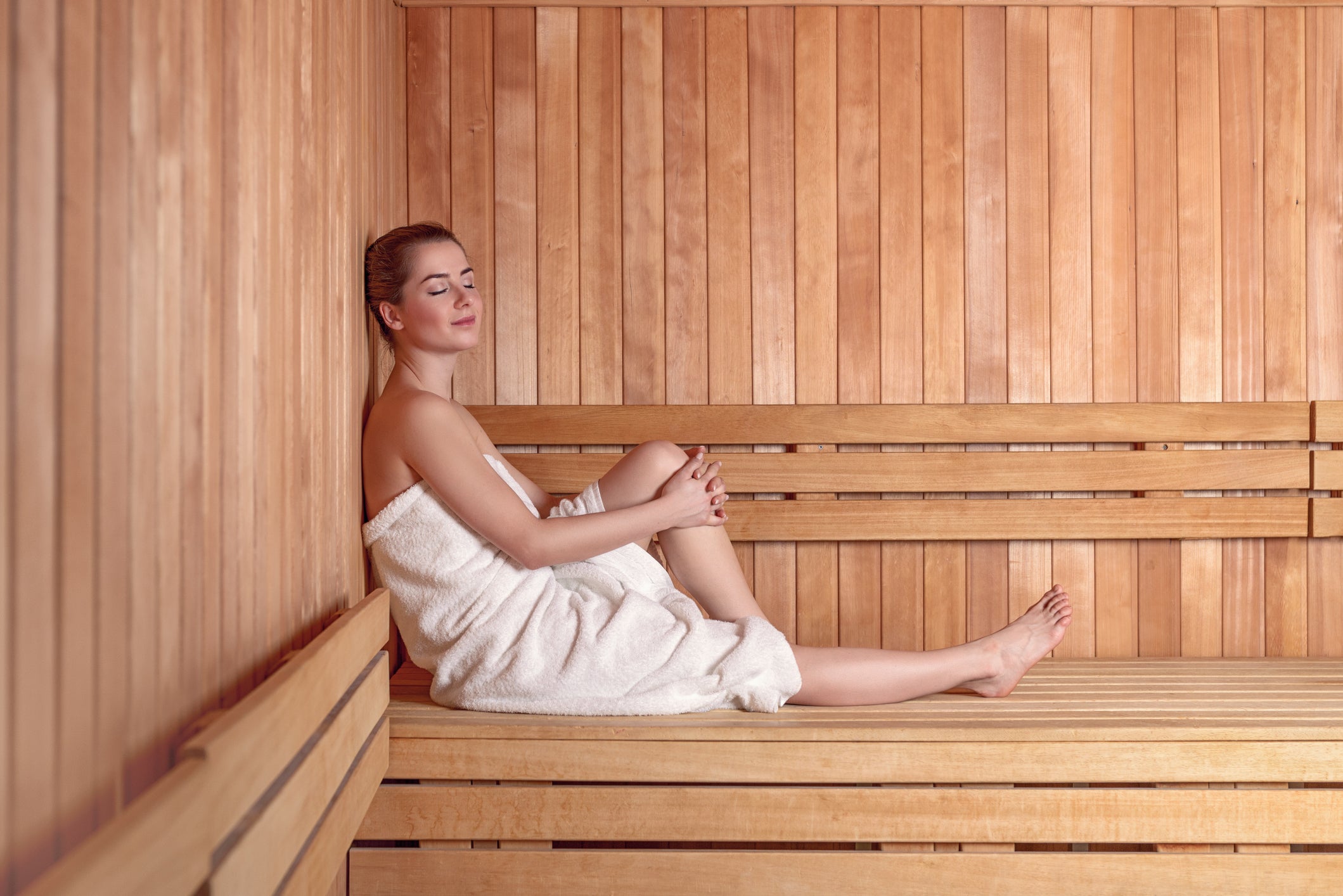 Die Kunst des Aufgusses in der Sauna Nordholz Saunazubehör