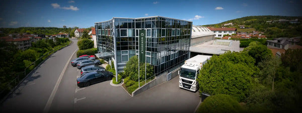 Ein Blick in Lager und Büro